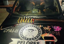 Homem que estava ameaçando população com revólver foge e mulher é presa com drogas, em Lagoa da Canoa