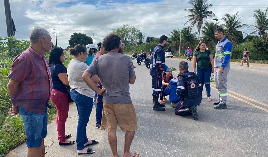Colisão entre veículo de passeio e motocicleta deixa uma pessoa ferida, em Arapiraca