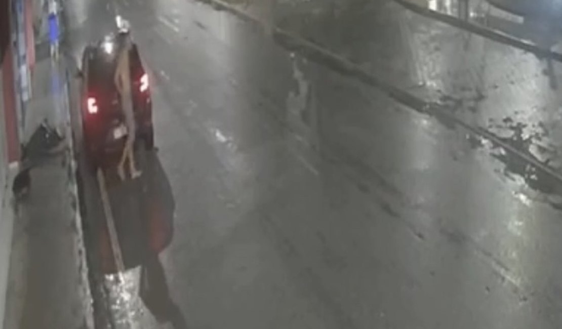 Câmera mostra homem que quebrou imagem de Padre Cícero em Campo Alegre