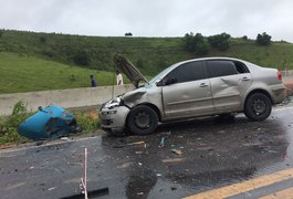 Acidente envolvendo dois caminhões e um carro é registrado na BR-101, em AL