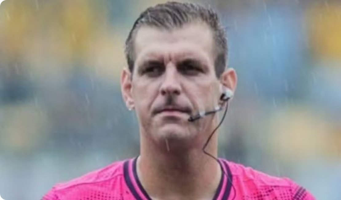 Árbitro de futebol de SC morre carbonizado após carro bater contra parede de terminal urbano