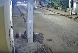 Motociclista fica ferido após colidir moto em poste, em Palmeira dos Índios