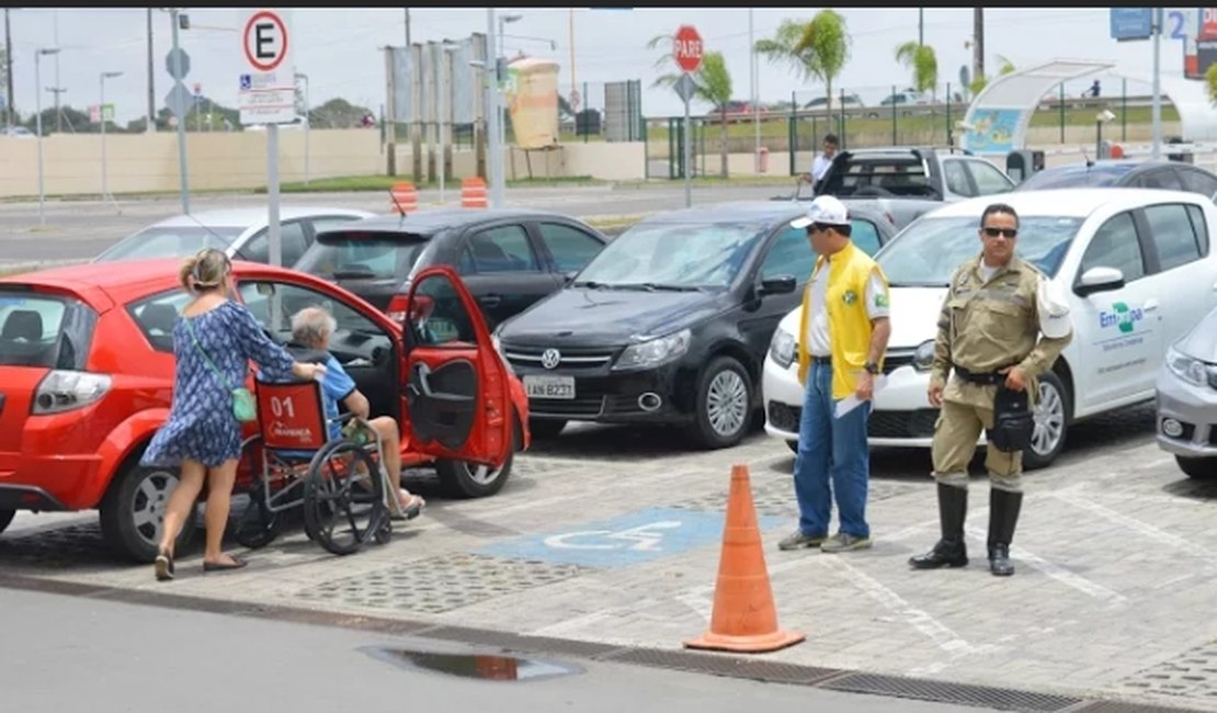 Vagas especiais em estacionamentos privados de uso coletivo começam a ser fiscalizadas em Arapiraca