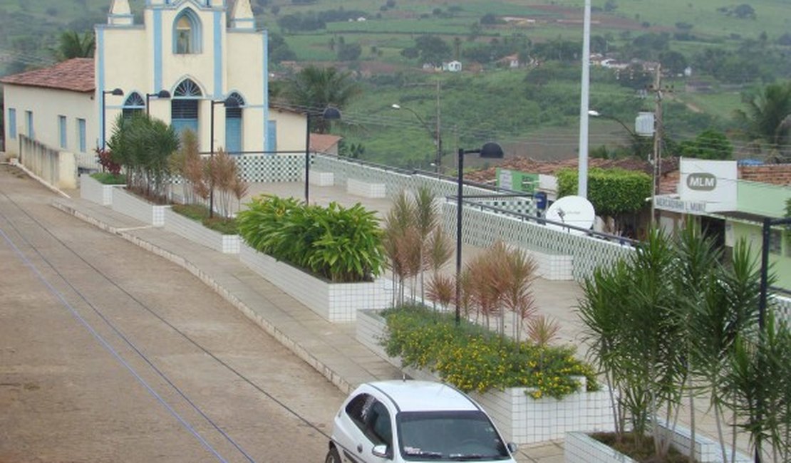 Bando armado invade e rouba residências em Coité do Nóia