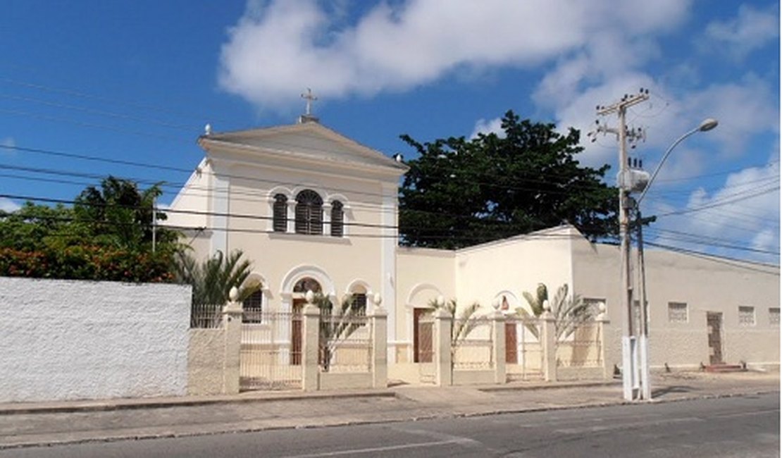 Jovem é vítima de assaltante armado durante celebração de missa