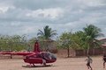 Helicóptero faz pouso de emergência e passageiros são assaltados em campo de futebol