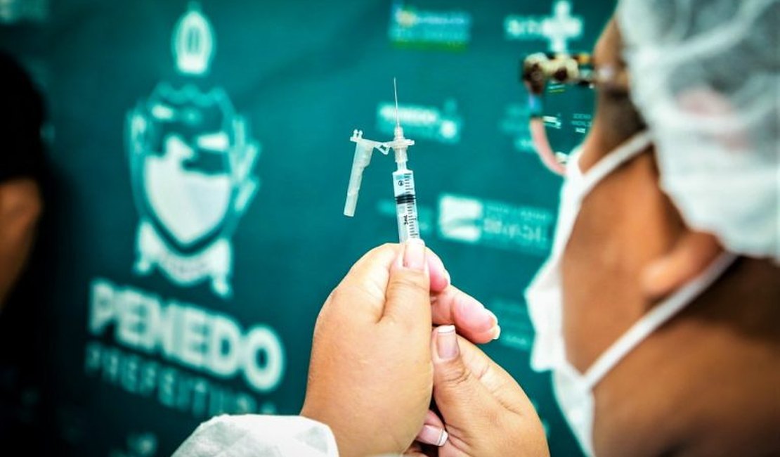 Dose de reforço contra Covid-19 já está disponível na Central de Vacinação de Penedo