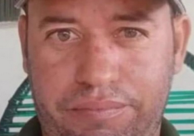 Homem é assassinado a tiros enquanto conversava em calçada no Sertão de AL