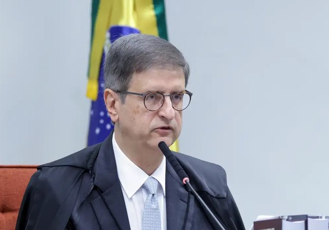 PGR pede anulação de investigação sobre conversas de Moraes e Vorcaro