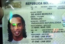 Polícia paraguaia faz busca em suíte de Ronaldinho por suposto passaporte falso