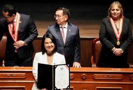 Fujimori assume o poder no Peru
