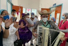 Musicoterapia: HEA se transforma em arraiá e leva alegria a pacientes
