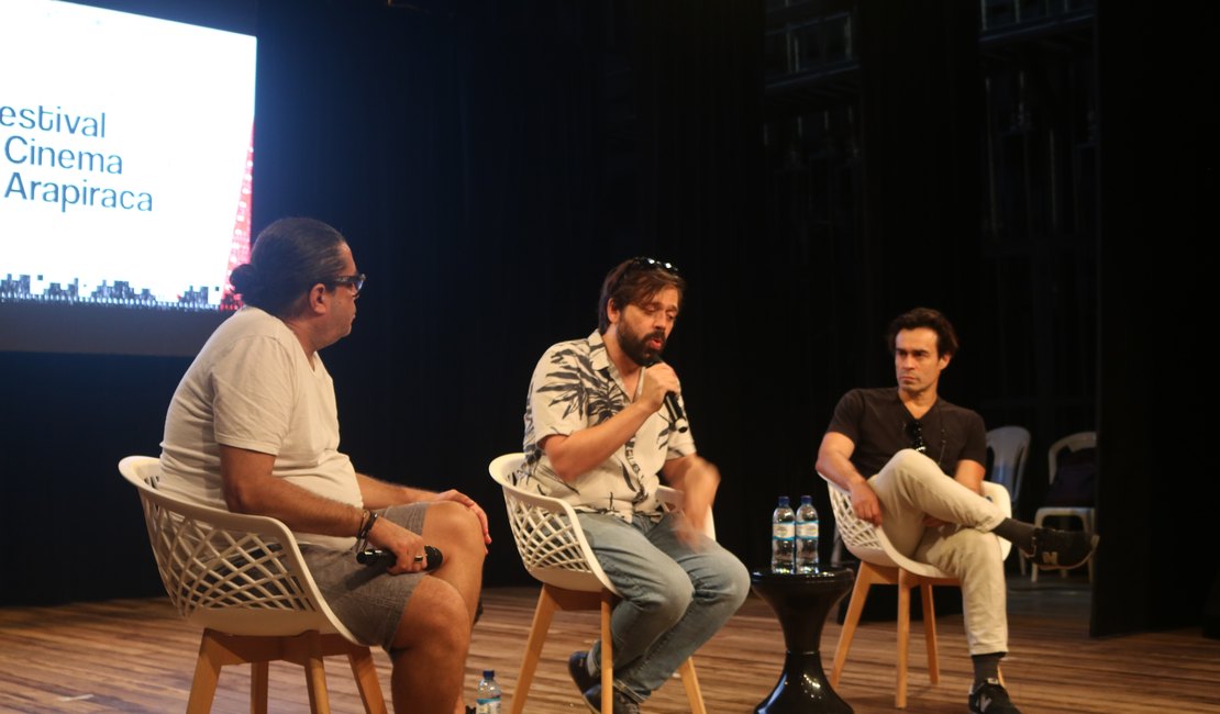 Vídeo. Erom Cordeiro e Fernando Coimbra participam de mesa de debates no Festival de Cinema de Arapiraca