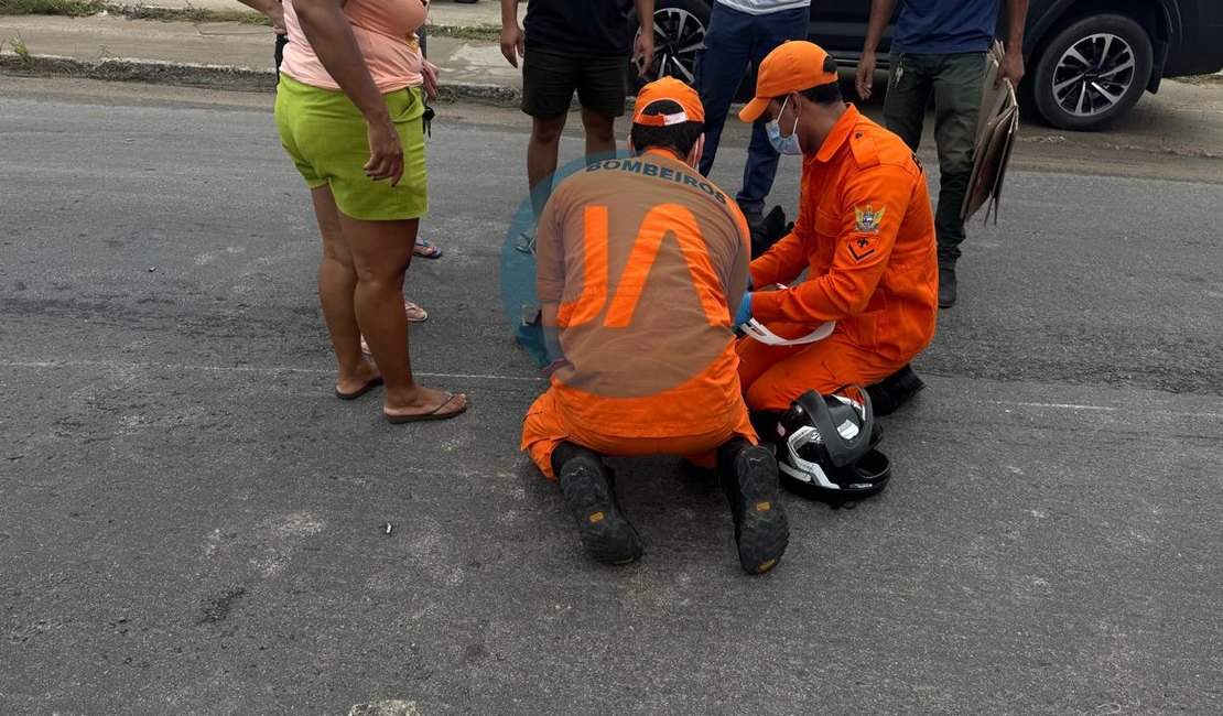 Colisão entre carro e moto deixa motociclista ferido em Arapiraca