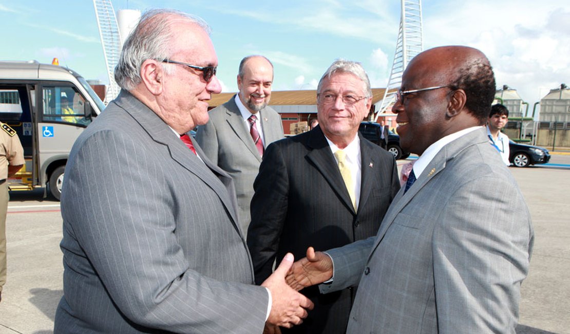 Alagoas: Joaquim Barbosa é recebido por presidente e corregedor do TJ/AL