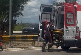 Colisão entre motos deixa dois feridos na AL-110, no bairro Nova Esperança, em Arapiraca