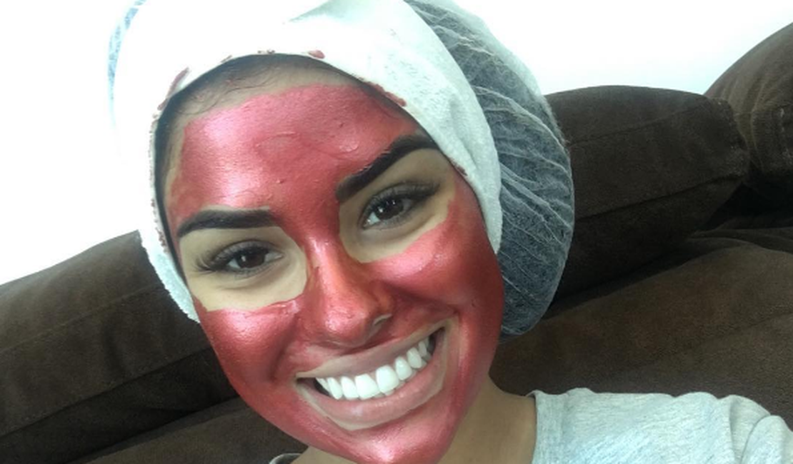 Munik mostra foto com o rosto pintado: 'Lambuzado pra vocês'