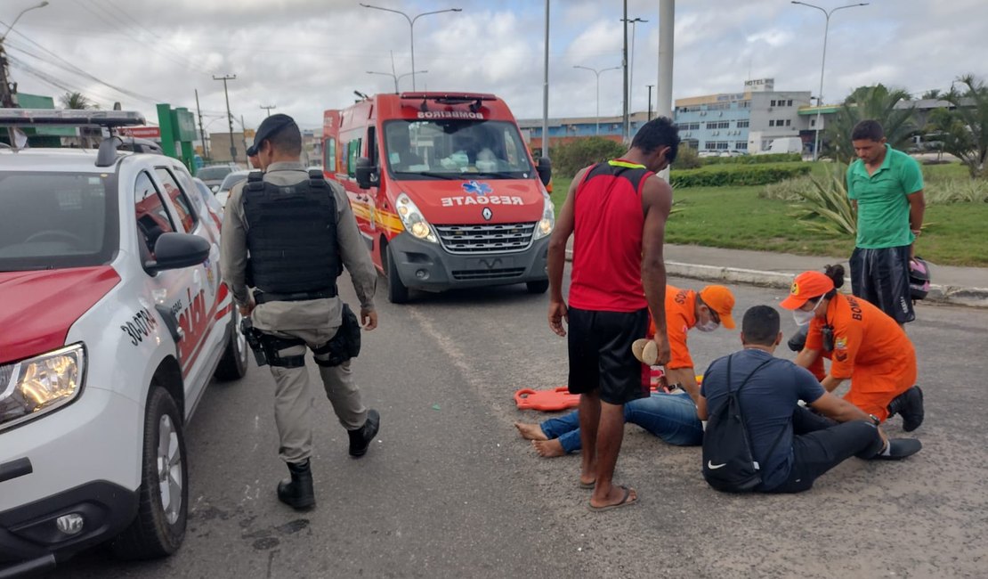 Condutores de cinquentinha e moto ficam feridos após acidente, em Arapiraca