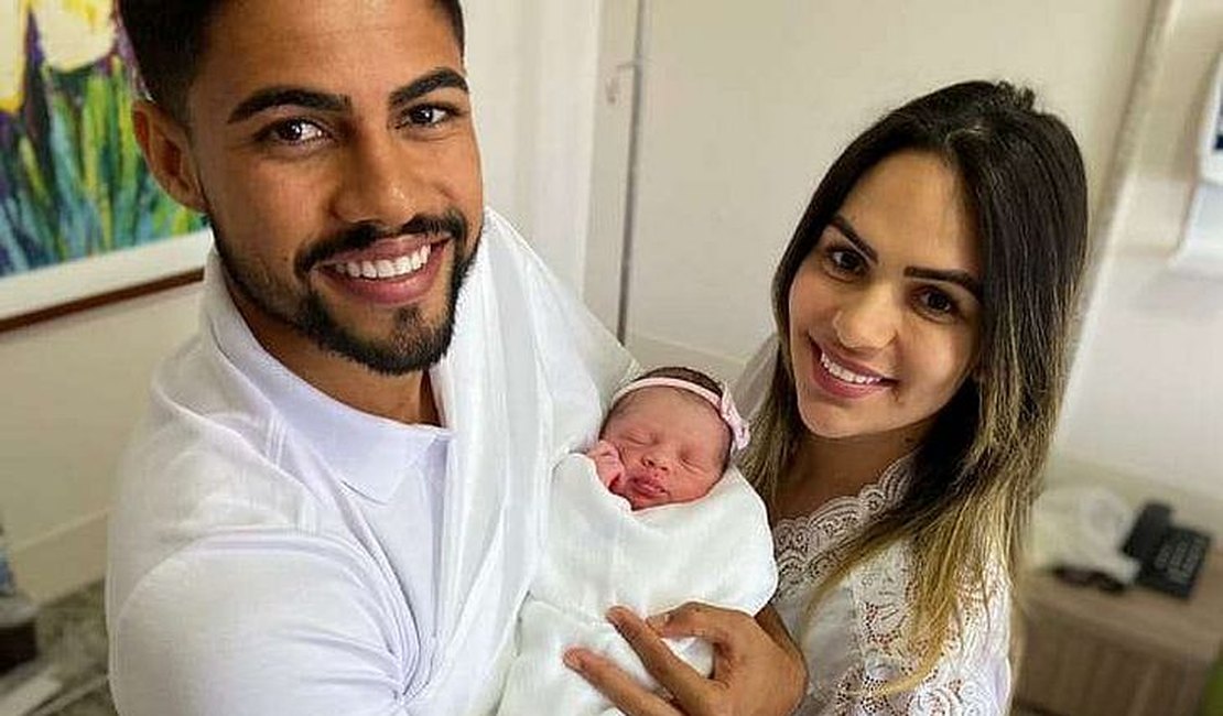 Jogador do Náutico faz parto da filha em portaria de prédio