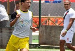 Adolescente ajuda mãe a tirar água de casa após alagamento e morre de leptospirose