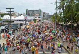 Folia e animação marcam desfile do tradicional bloco da PM neste domingo
