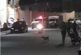 Mulher é vítima de bala perdida, atingida por tiro na porta de casa, em São Luiz do Quitunde