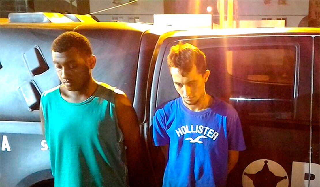 Dupla é presa em flagrante com drogas em mochila infantil