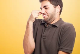 Cheiro forte de pum pode evitar avanço do Alzheimer, aponta estudo