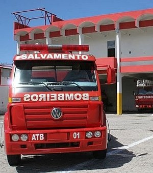 Colisão entre carro e moto deixa vítima ferida na Via Expressa, Maceió