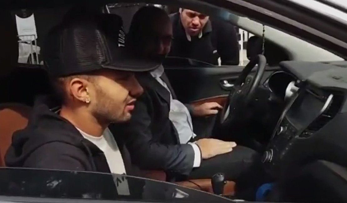 Burocracia adia assinatura de Clayson com Corinthians; Léo Artur vai para a Ponte