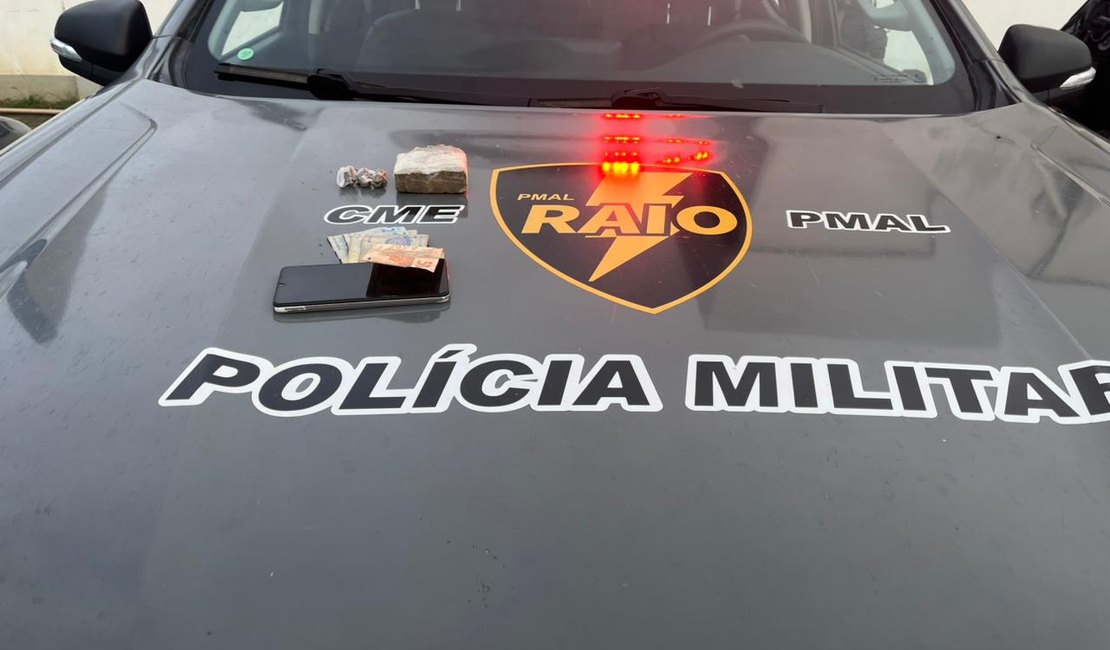 Dois homens são presos em flagrante por tráfico de drogas na Vila Brejal, em Maceió