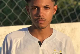 Homem invade vestiário de campo de futebol e mata jovem com tiros na cabeça em Maragogi