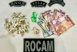 Indivíduo de 22 anos é preso e adolescente de 15 é apreendido por tráfico de drogas, em Arapiraca