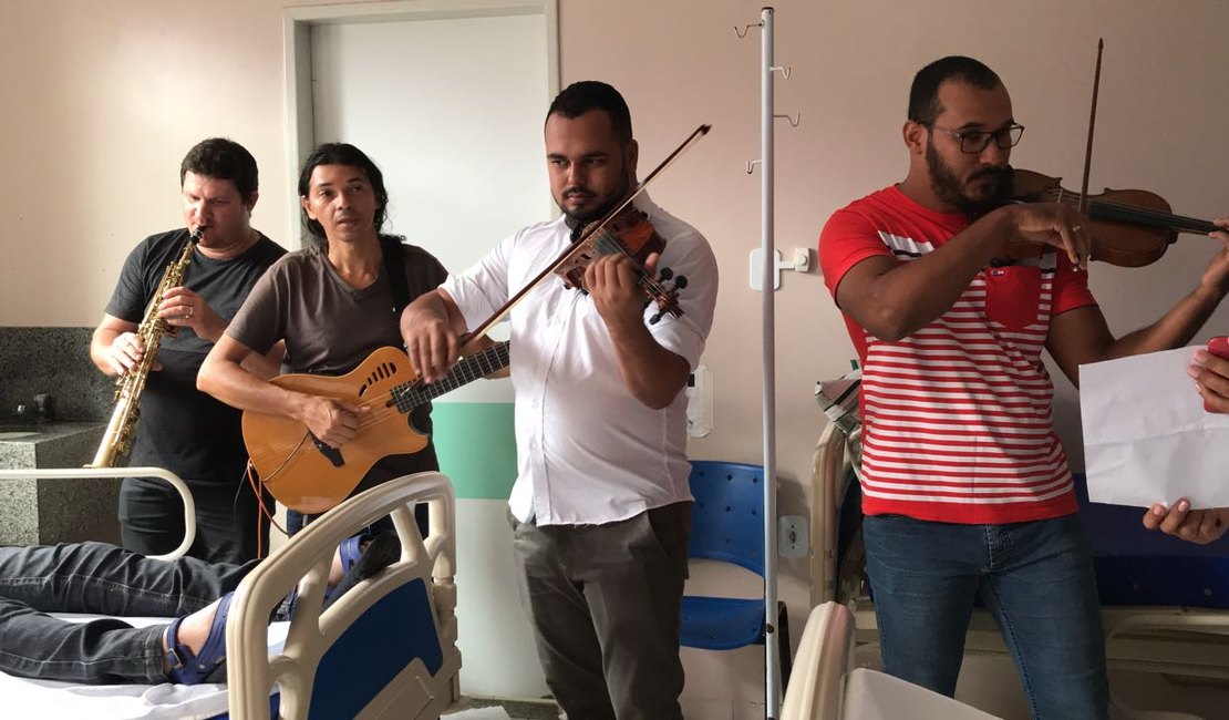 Emoção marca apresentação de orquestra de violinos para pacientes do Hospital Regional de Arapiraca