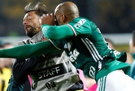 Felipe Melo dá soco em uruguaio após vitória do Palmeiras sobre o Peñarol