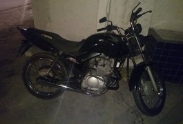 Jovem suspeito de assalto fica ferido em troca de tiros com a PM em Maceió