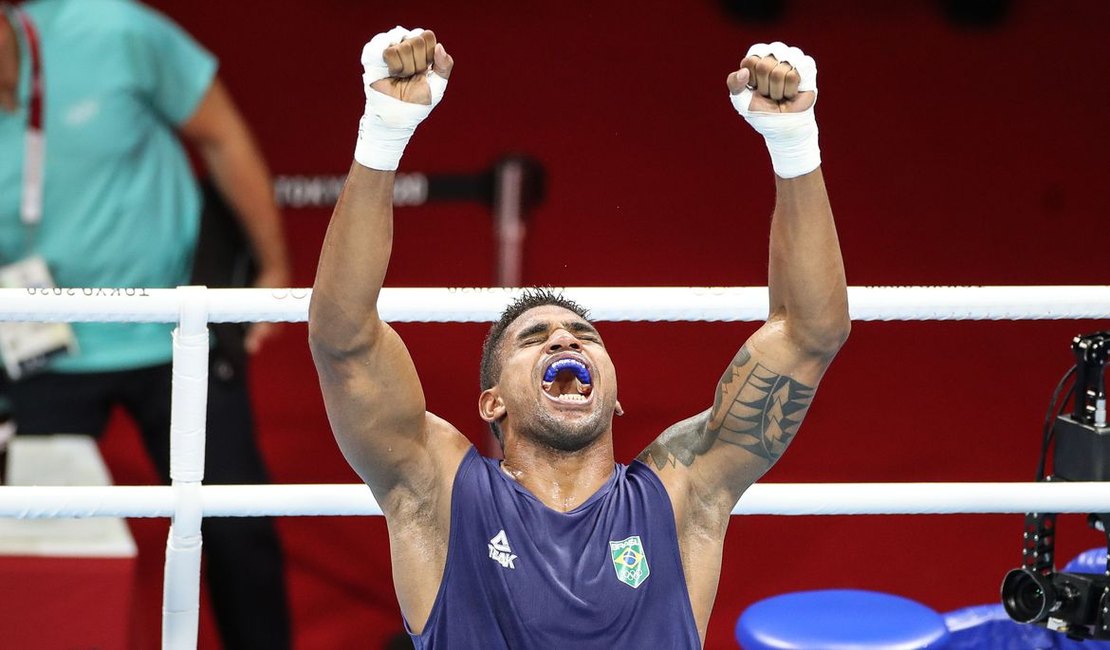 Abner Teixeira garante bronze no boxe ao avançar à semi em Tóquio