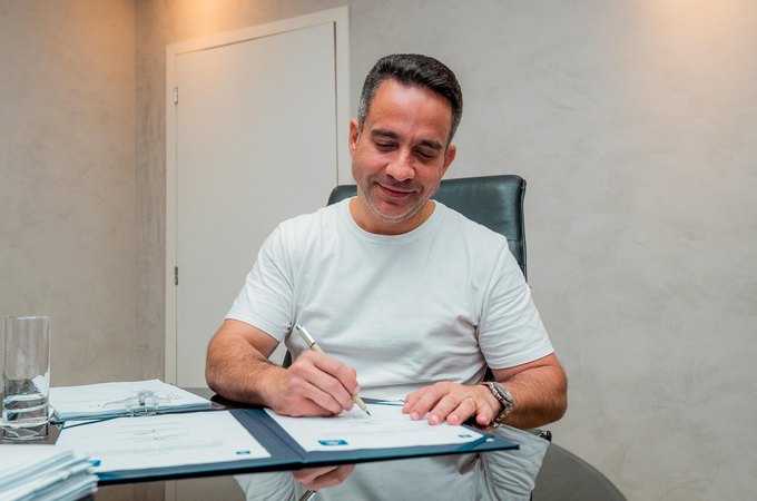 Paulo Dantas assina contrato para construção de 736 moradias no Benedito Bentes