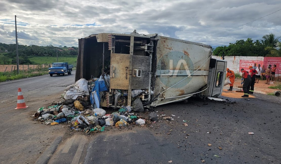 Grave acidente com caminhão de coleta de lixo deixa feridos na AL-115, no Agreste de Alagoas