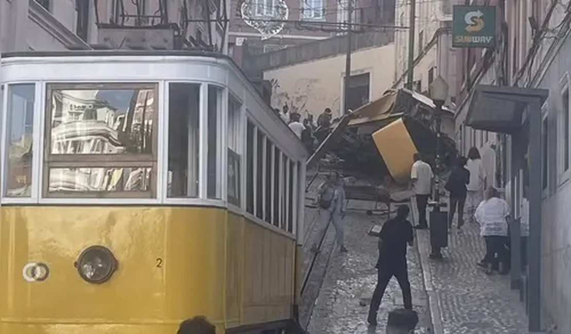 Bondinho de Lisboa descarrila, tomba e deixa 3 mortos e cerca de 20 feridos