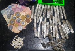 Após denúncia sobre boca de fumo, homem é preso pelo 3° BPM com drogas em Junqueiro