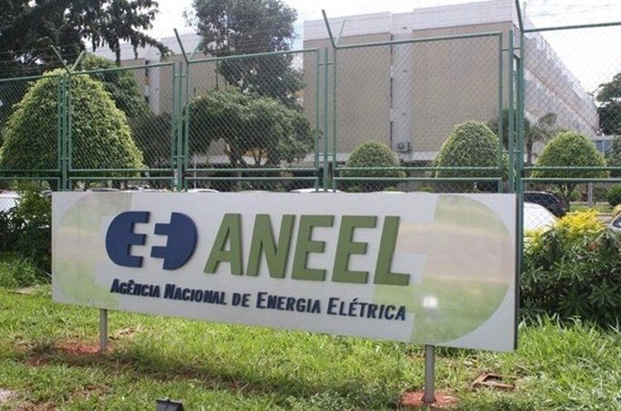 Conta de luz terá aumento médio de 8% em 2026, diz Aneel