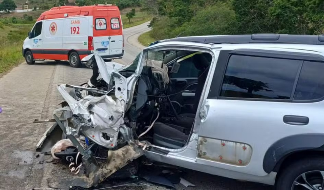 Guia turístico alagoano e outras duas pessoas morrem em batida de frente em Panelas (PE)