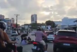 Acidente em avenida de Maceió deixa diversas pessoas feridas neste domingo (18)