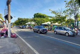 Manifestantes continuam protesto no canteiro da Fernandes Lima, em Maceió