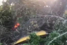 Polícia Civil investiga causa de queda de avião em Campo Alegre; piloto segue em estado grave no HEA