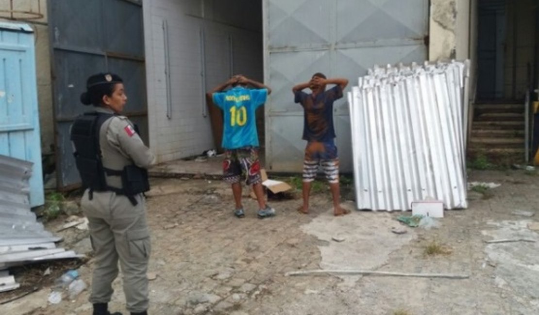 PM prende suspeitos de invasão e furto em prédio de antigo hipermercado
