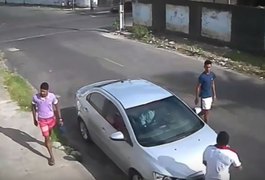 Câmera de segurança flagra assalto em Maceió; veja o vídeo