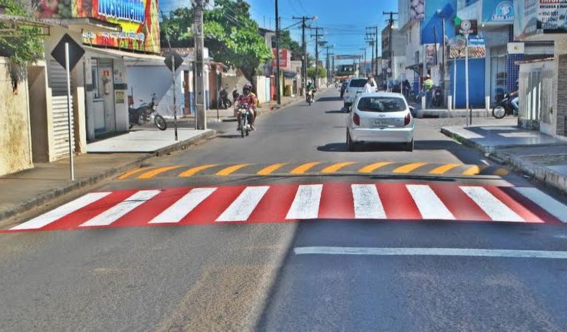 SMTT reforça pintura de sinalização durante a noite em Arapiraca