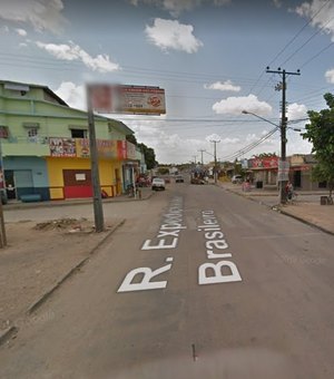 Colisão envolvendo três veículos deixa trânsito lento na Rua Expedicionário Brasileiro